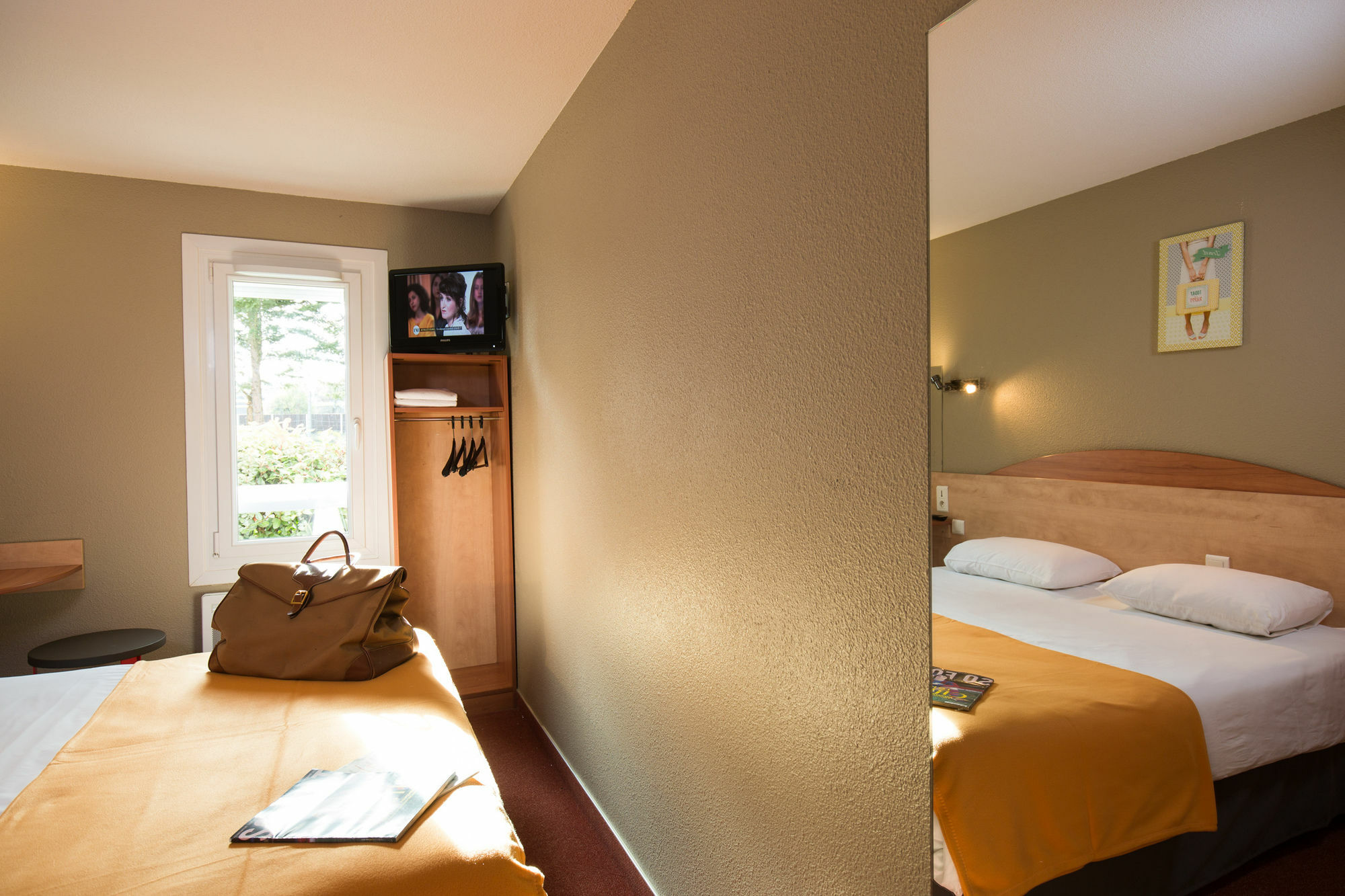 กีริอ๊าด ไดเร็ค ออร์เลียง เวสต์-ลา ชาเปล แซ็งเมสแม็ง Hotel ลาชาแปล-แซ็งต์-เมส์แม็ง ภายนอก รูปภาพ