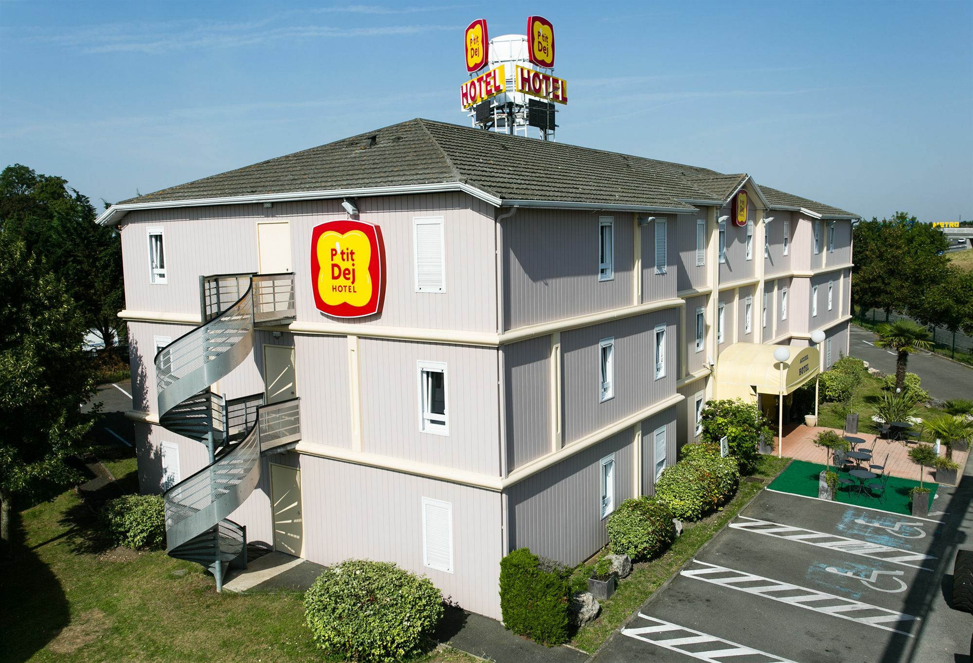 กีริอ๊าด ไดเร็ค ออร์เลียง เวสต์-ลา ชาเปล แซ็งเมสแม็ง Hotel ลาชาแปล-แซ็งต์-เมส์แม็ง ภายนอก รูปภาพ