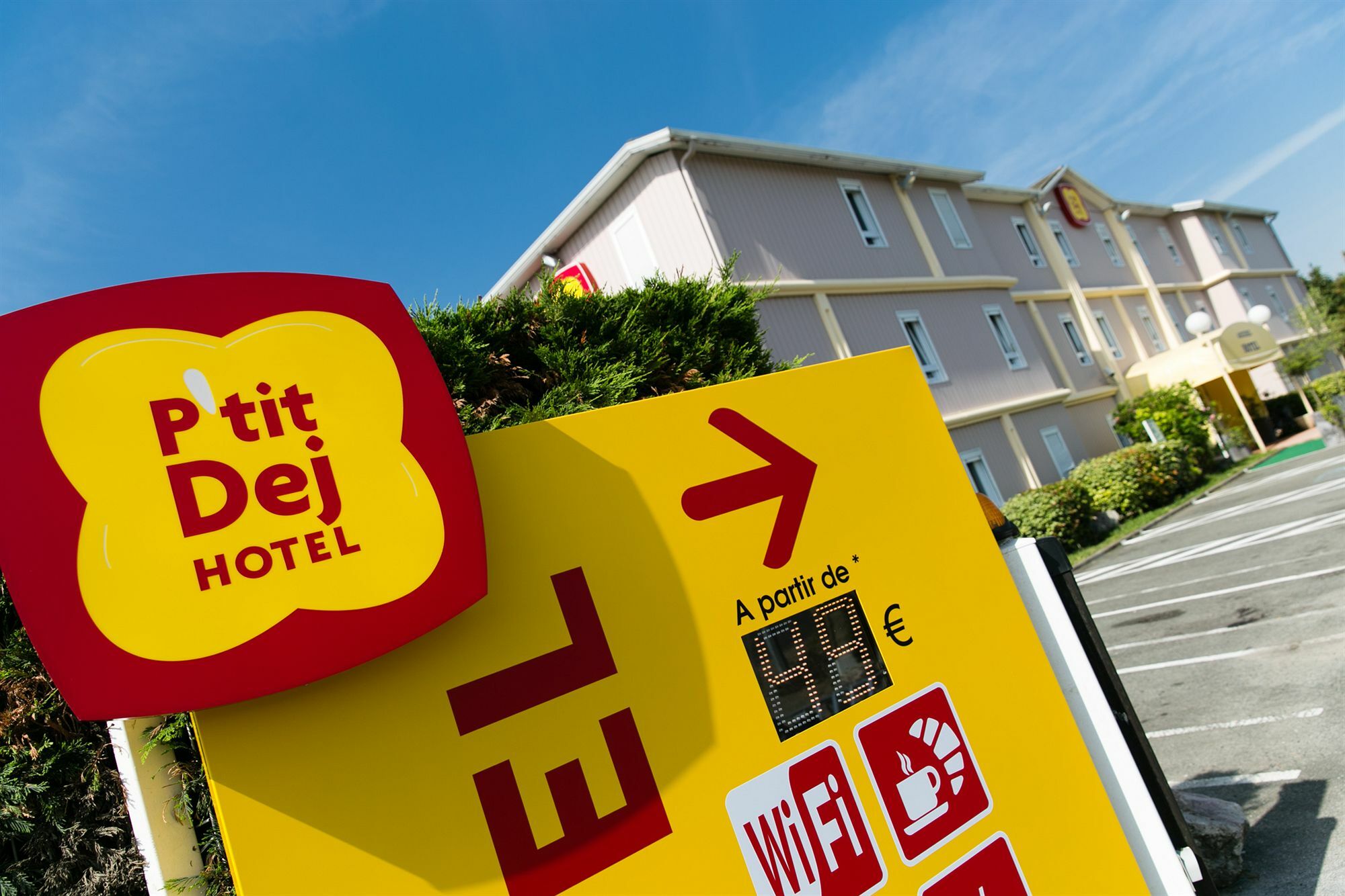 กีริอ๊าด ไดเร็ค ออร์เลียง เวสต์-ลา ชาเปล แซ็งเมสแม็ง Hotel ลาชาแปล-แซ็งต์-เมส์แม็ง ภายนอก รูปภาพ